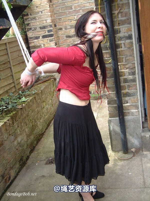 bondagebob - Lydia Tied Outdoors 第 56 张图片