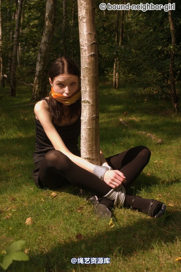 bound-neighbor-girl - Tanja - Tied up in the forest 1 第 43 张图片