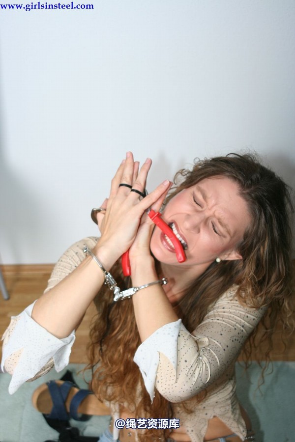 girlsinsteel - Jasmin is playing with handcuffs 第 41 张图片