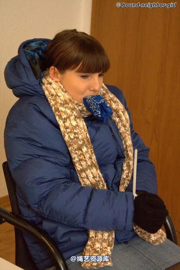 bound-neighbor-girl - Susan - Tied up in winter clothes 1 第 12 张图片