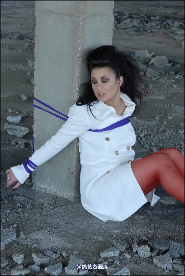 simplytied - More red tights in the Sun 第 9 张图片