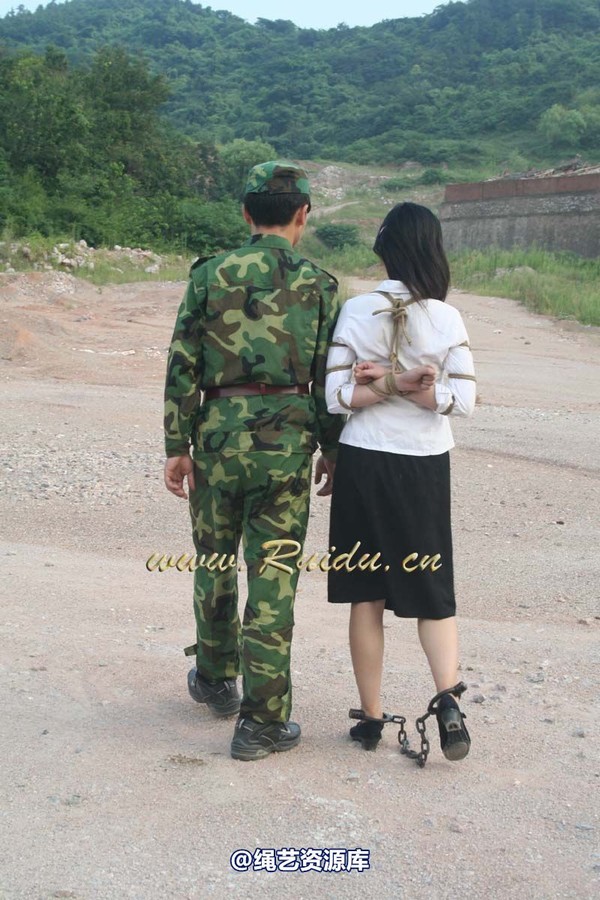 锐度主张 - 20071125第44期 宝宝室外捆绑图，有押解 第 74 张图片