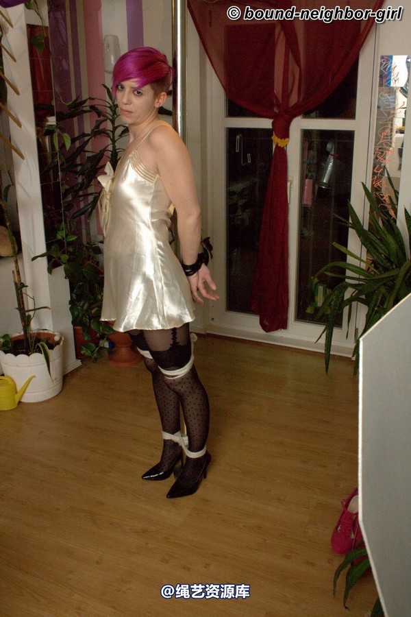 bound-neighbor-girl - Holly - Tied up in her apartment 第 17 张图片