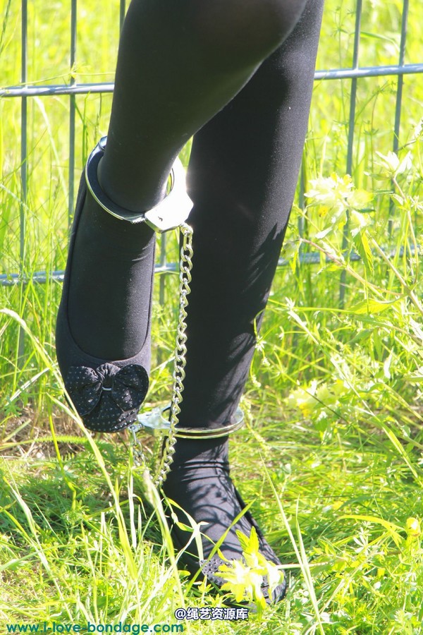 girlsinsteel - Fence cuffing 第 47 张图片