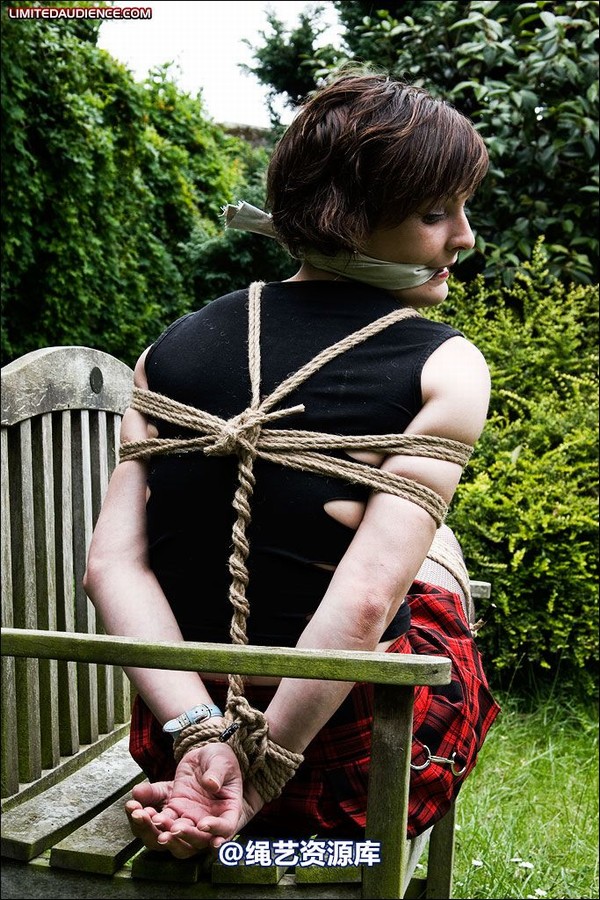 limitedaudience - 2008 ellie west bench bound wench 2 第 24 张图片