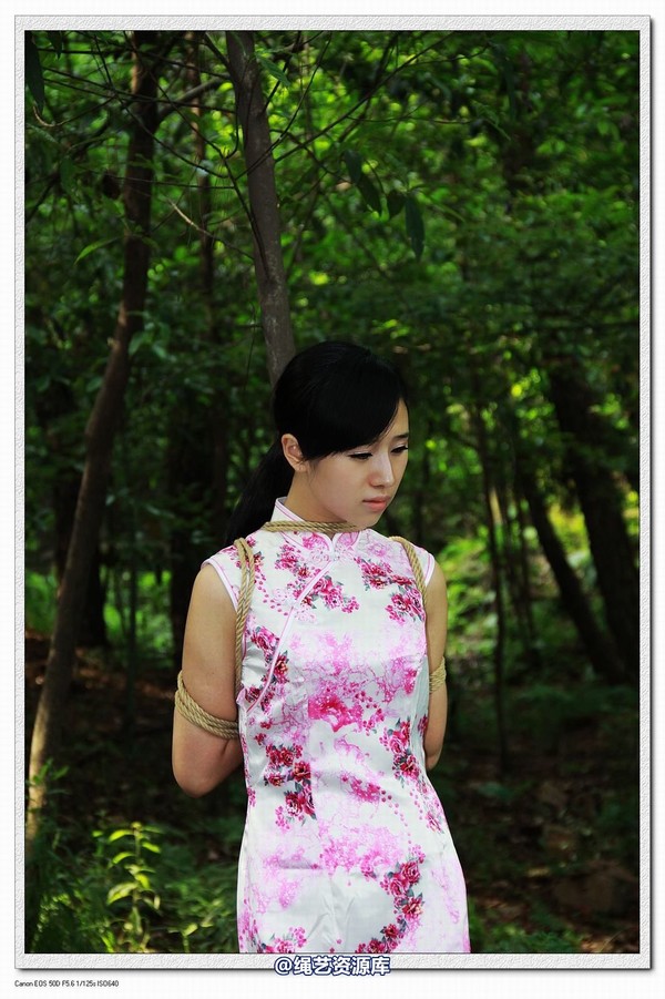 神艺缘 - 293-树林里的旗袍少女 第 10 张图片