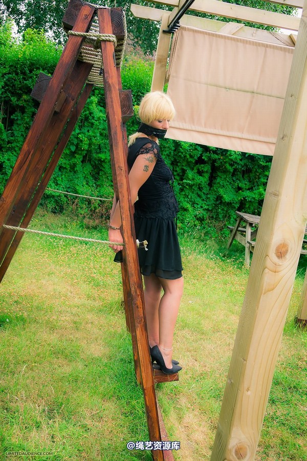 limitedaudience - 2014 kimmy louise cuffed to the cross 第 15 张图片