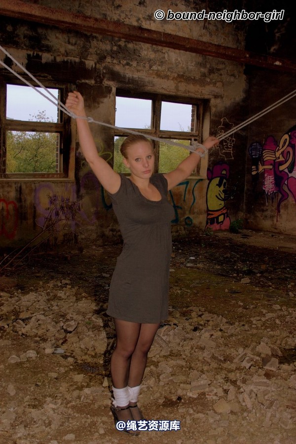 bound-neighbor-girl - Peggy - surprise in the ruins part 2 第 24 张图片
