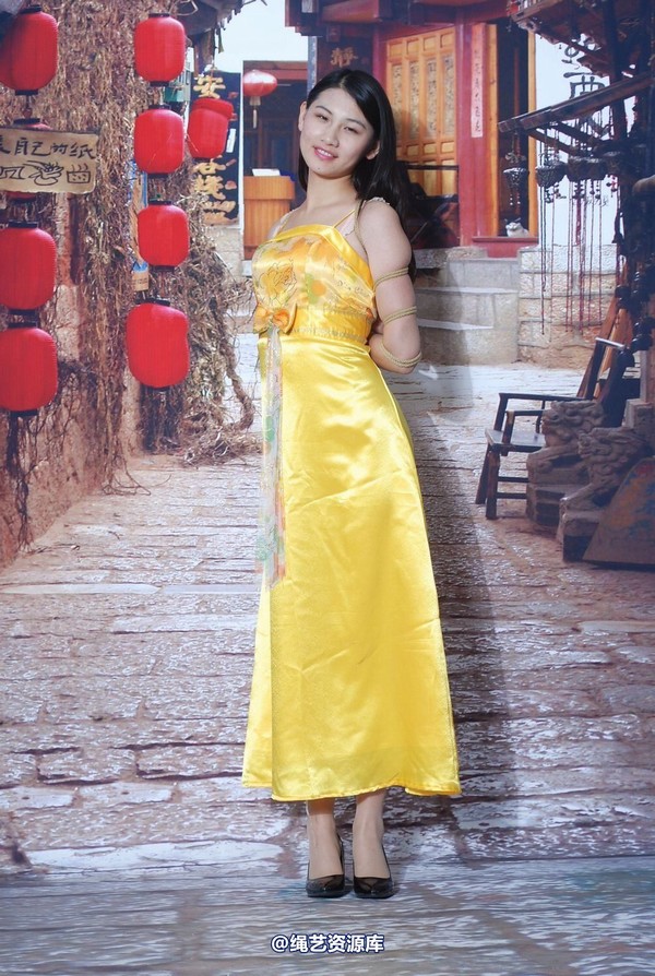 唯美之家 - 新模萧萧黄礼服 第 124 张图片