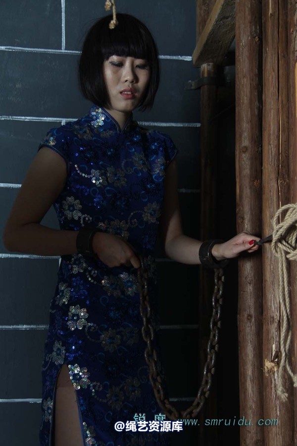锐度主张 - 碧菡蓝旗袍铁镣铐模特：碧菡 第 12 张图片
