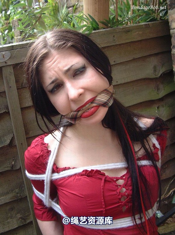 bondagebob - Lydia Tied Outdoors 第 40 张图片