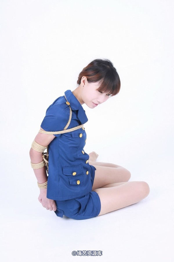 神艺缘 - 150-制服美女被绑了 第 15 张图片