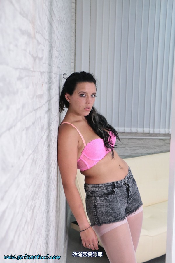 girlsinsteel - Cuffed to the wall(2) 第 19 张图片