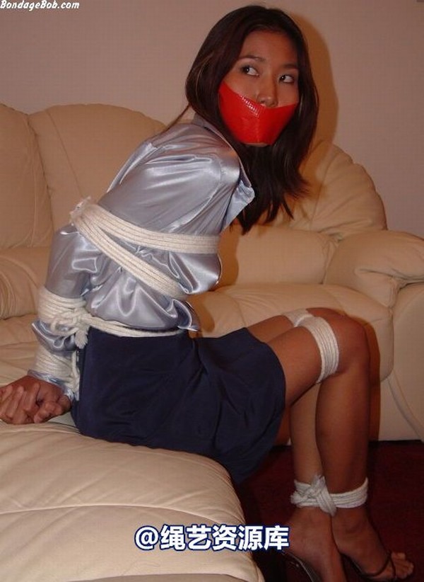 bondagebob - Luxi The unfortunate secretary 1 第 5 张图片