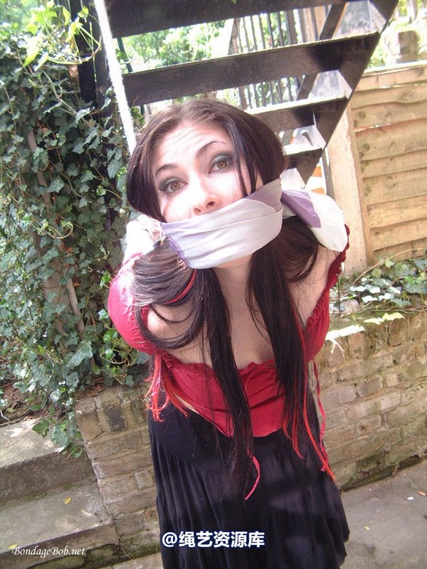 bondagebob - Lydia Tied Outdoors 第 89 张图片