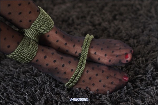 simplytied - Spotted tights in France 第 38 张图片