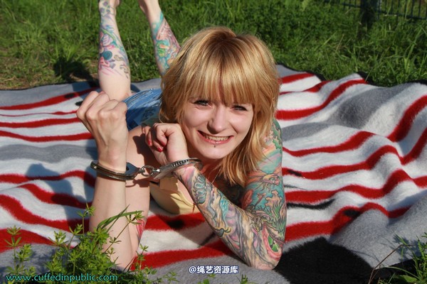 girlsinsteel - The tighter handcuffs 第 45 张图片