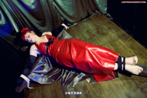 limitedaudience - 2009 raevan bound to a cross 第 20 张图片