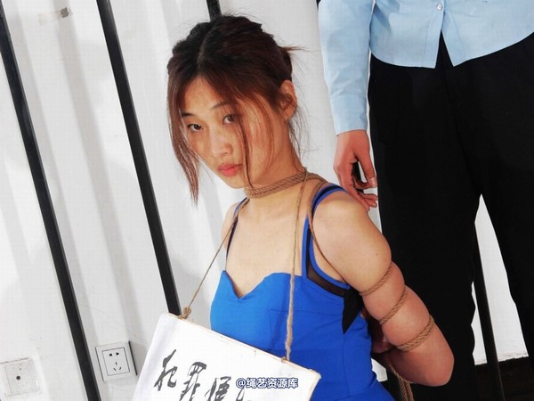 mj影视 - 倾心 前凸后翘的性感黑丝女犯-2013-03-26 第 177 张图片