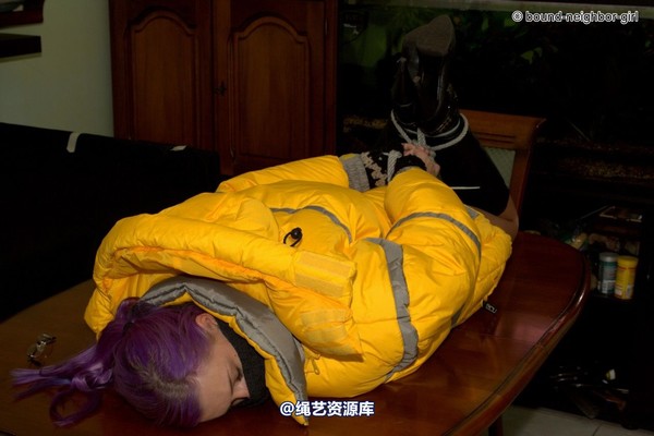 bound-neighbor-girl - Zora in winter jacket tied 2 第 27 张图片