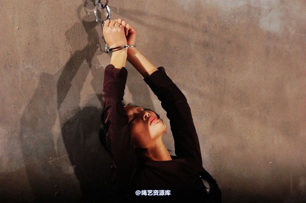 mj影视 - 倾心罪恶红唇1 第 227 张图片