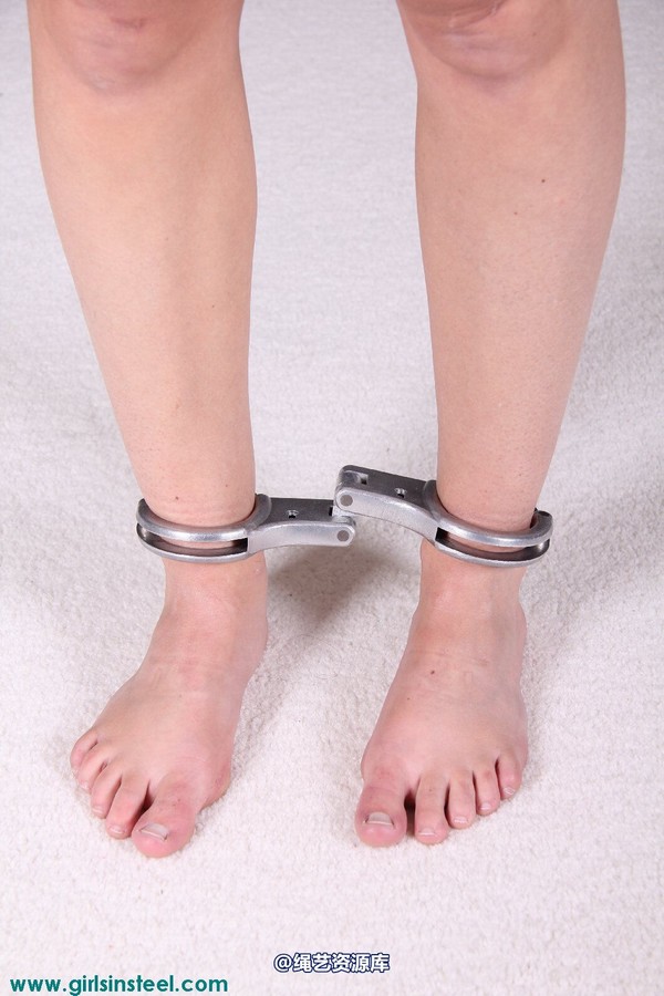 girlsinsteel - Rigid cuffed and gagged 第 21 张图片