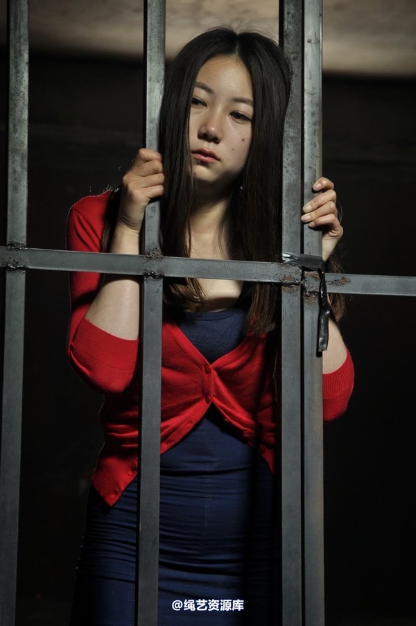 mj影视 - 车模梅晓雯 第 31 张图片