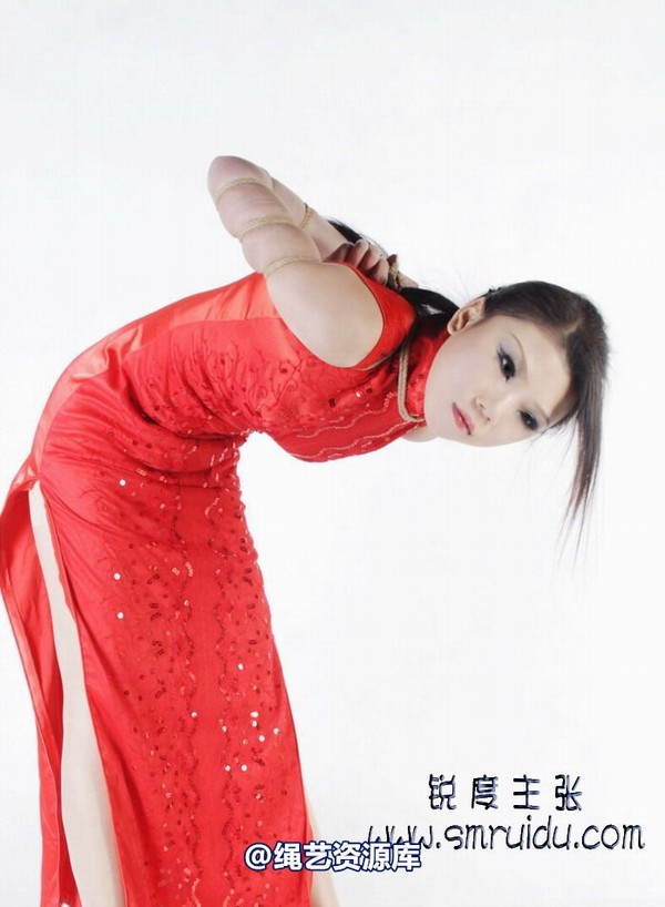 锐度主张 - 新年红旗袍五花紧缚（2011.1.2）模特：嫣儿 第 4 张图片