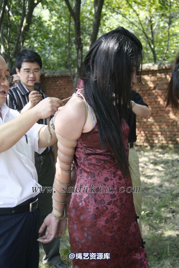 锐度主张 - 枪毙女犯模特：云若 第 29 张图片