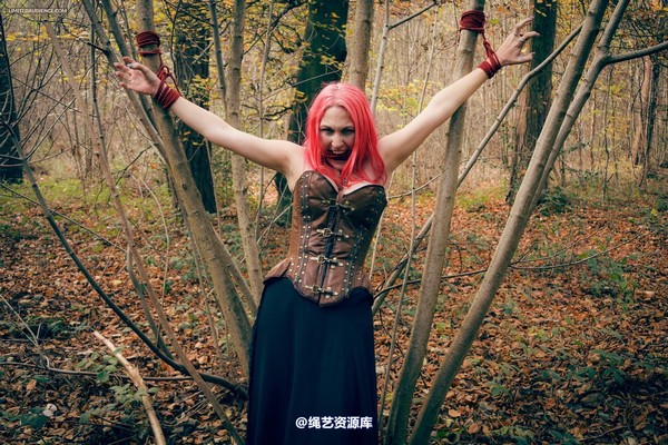 limitedaudience - 2014 elyssia hanging out in the woods 第 25 张图片