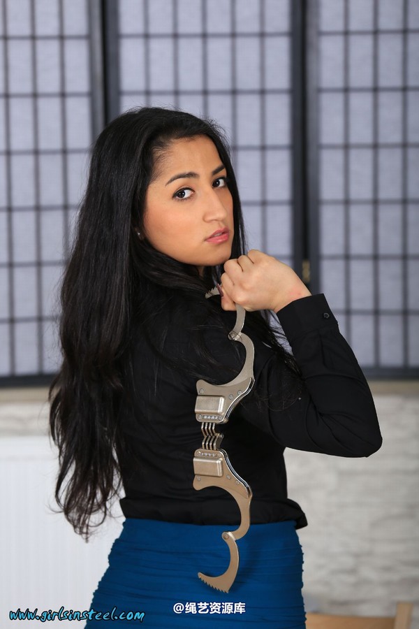 girlsinsteel - Hot secretary in Clejuso High security handcuffs 第 46 张图片