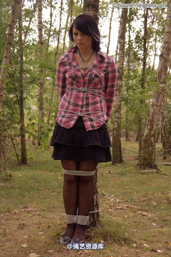 bound-neighbor-girl - Nadine - Adventure in the woods part 1 第 12 张图片