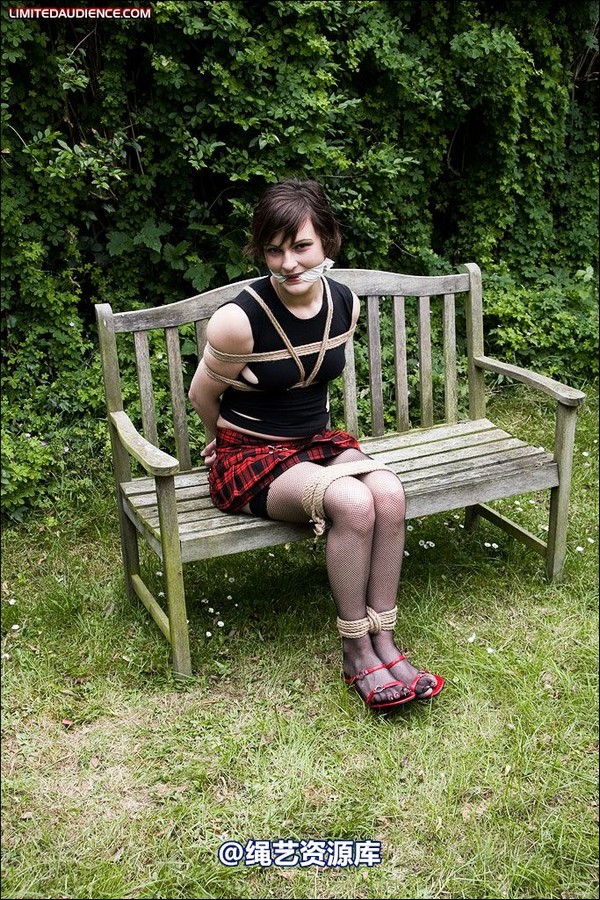 limitedaudience - 2008 ellie west bench bound wench 2 第 3 张图片