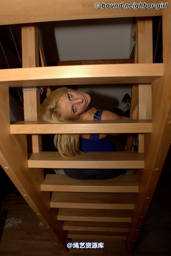bound-neighbor-girl - Julia in the holiday house 1 第 20 张图片