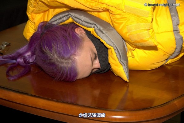 bound-neighbor-girl - Zora in winter jacket tied 2 第 26 张图片
