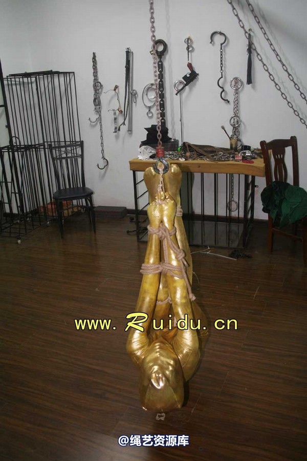 锐度主张 - 20070928第35期 影片胶衣紧缚悬吊图片 第 85 张图片
