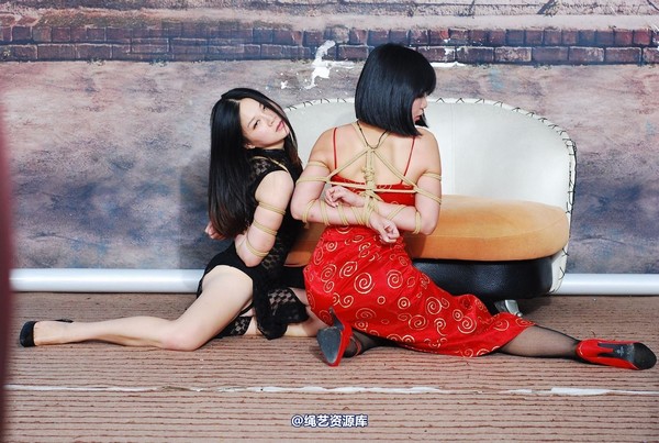 唯美之家 - 美女双缚 第 87 张图片