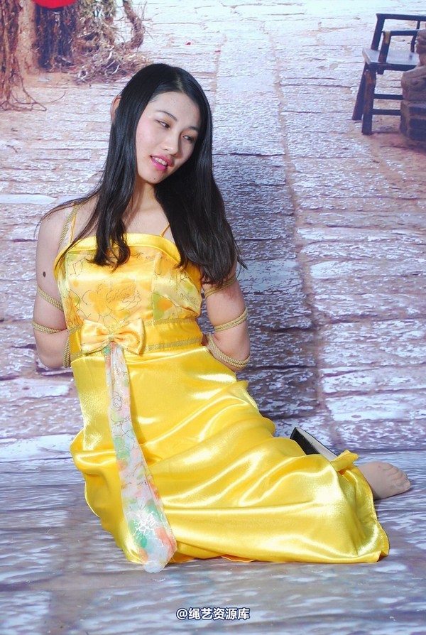 唯美之家 - 新模萧萧黄礼服 第 43 张图片