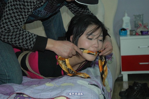 唯美之家 - 2010-12-29雪儿挣扎逃脱。 第 109 张图片