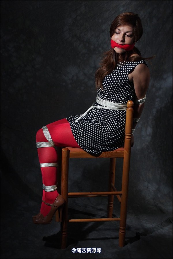 simplytied - She wanted to wear red tights 第 23 张图片