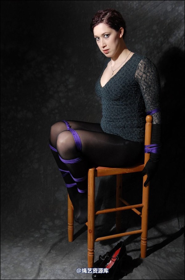 simplytied - Ebony Rose in jumper and tights 第 18 张图片