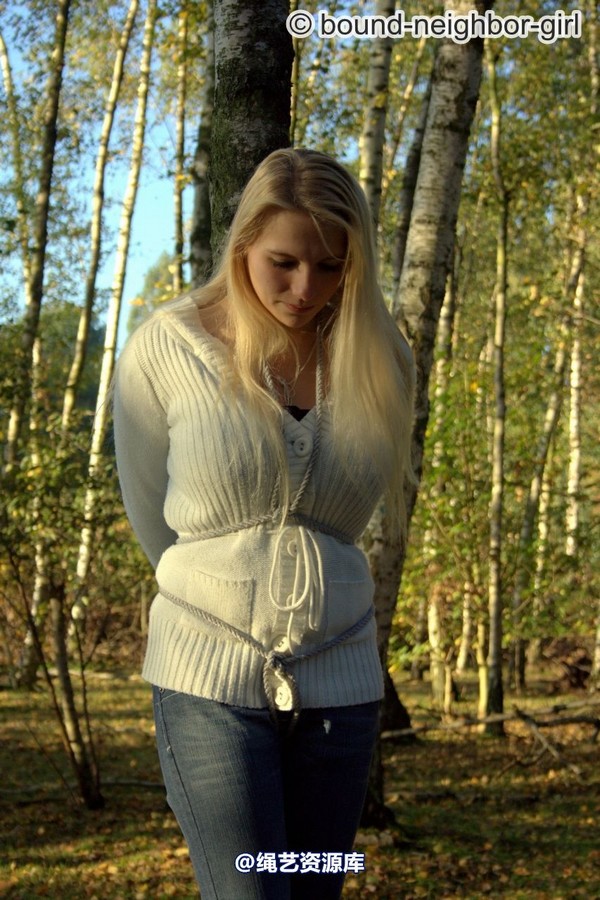 bound-neighbor-girl - Bambi - Tied up in the autumn woods Part 1 第 33 张图片
