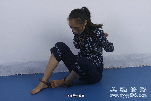 典雅倩影 - 324-女交通员被捕 第 72 张图片