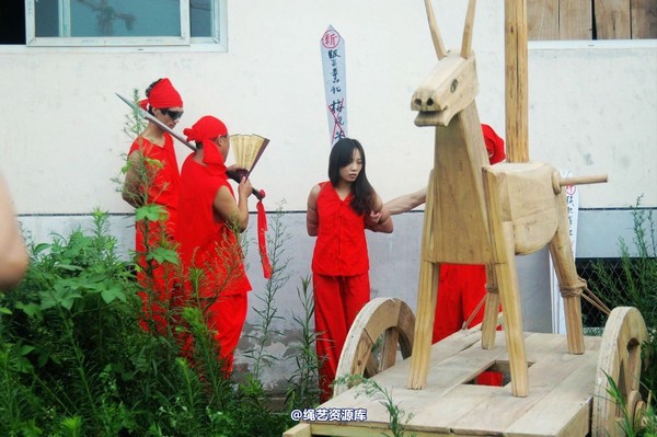 mj影视 - 血的代价-红罪衣刑场木驴斩－梅晓芳2013-08-26 第 209 张图片