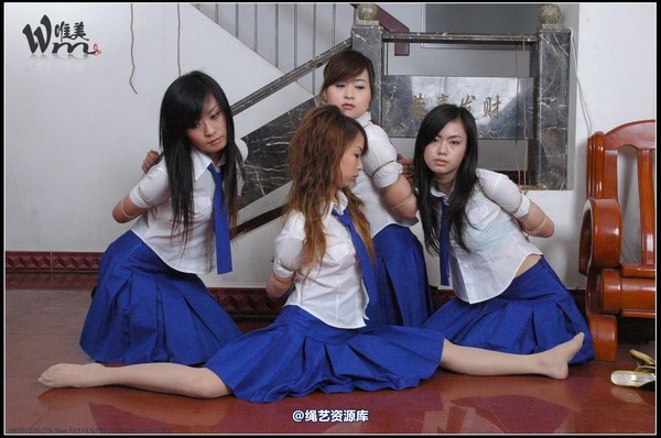 唯美之家 - 2008-09-24制服群绑 第 260 张图片