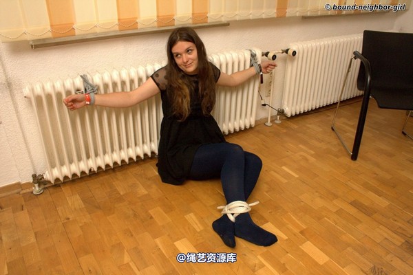 bound-neighbor-girl - Guest Romy - For the first time tied up in the office 4 第 13 张图片