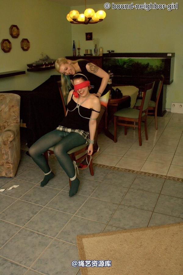 bound-neighbor-girl - Malin and Zora - Bondage 2 第 31 张图片