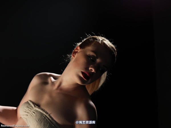 restrainedelegance - Bondage Pole Dance 第 28 张图片
