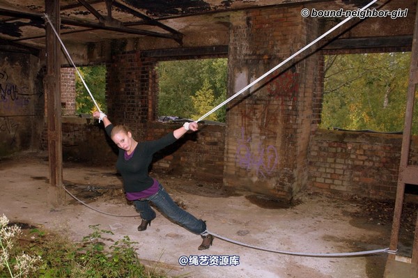 bound-neighbor-girl - Peggy - surprise in the ruins part 3 第 22 张图片