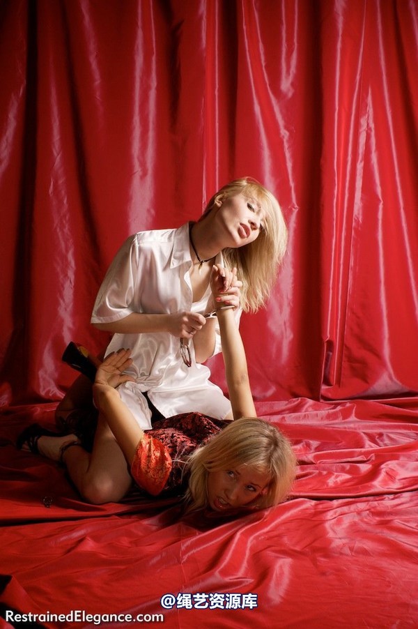 restrainedelegance - Two Kinky Girls 第 17 张图片